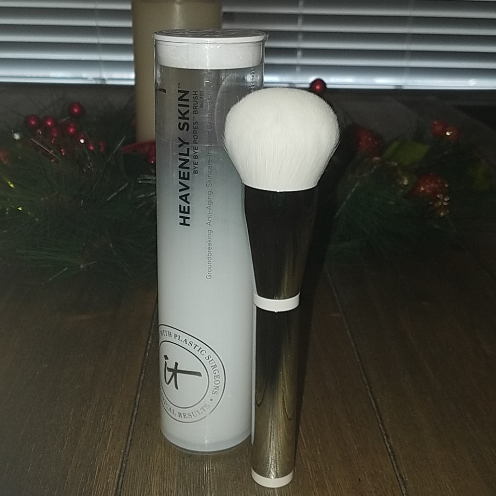 Bye Bye Pores It Brush 701 New